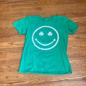 Vintage St. Patrick’s day smiley face shamrock t shirt